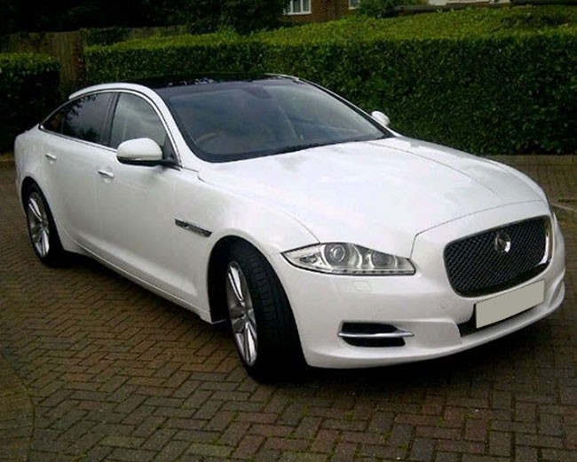 Modern Wedding Cars image 18