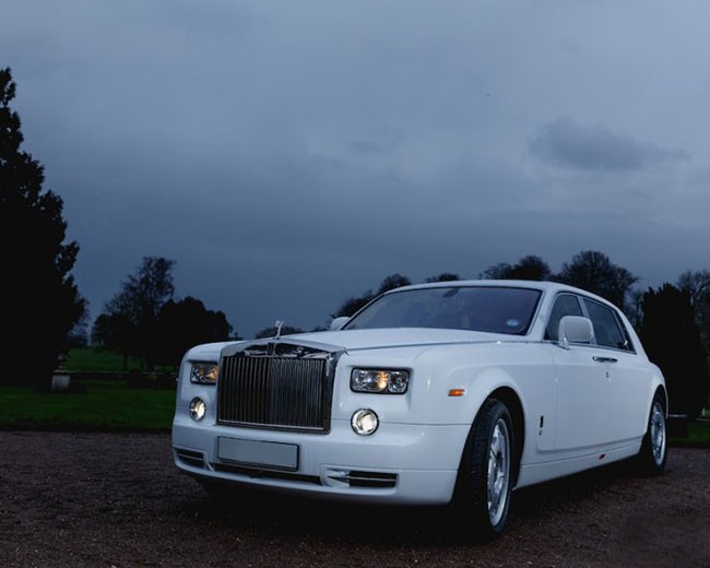Modern Wedding Cars image 18